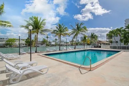 7207 Bay Dr # 19, Miami Beach FL 33141 Miami Beach, FL real estate